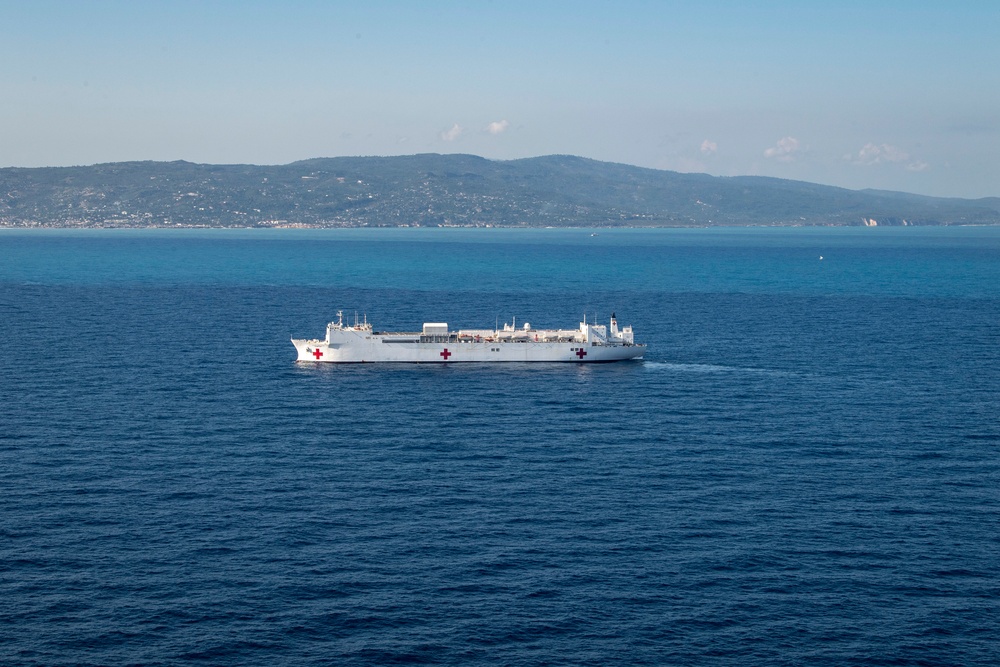 USNS Comfort sails off the coast of Jeremie, Haiti