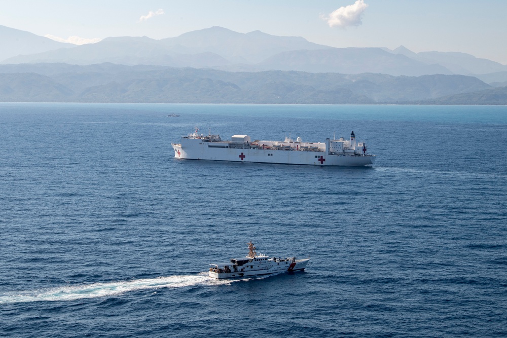 USNS Comfort sails off the coast of Jeremie, Haiti