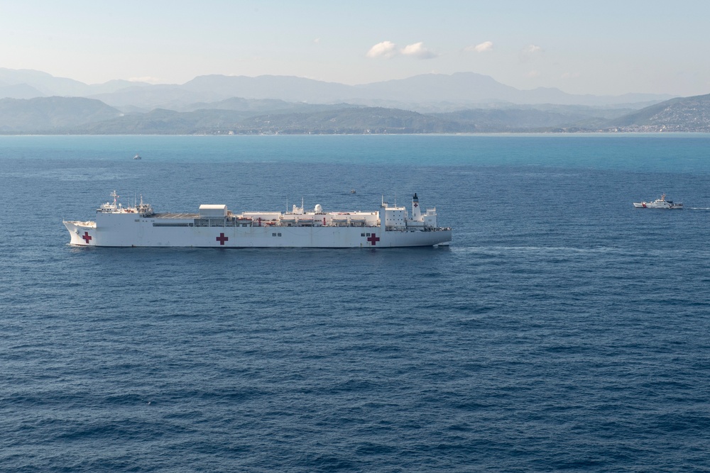 USNS Comfort sails off the coast of Jeremie, Haiti