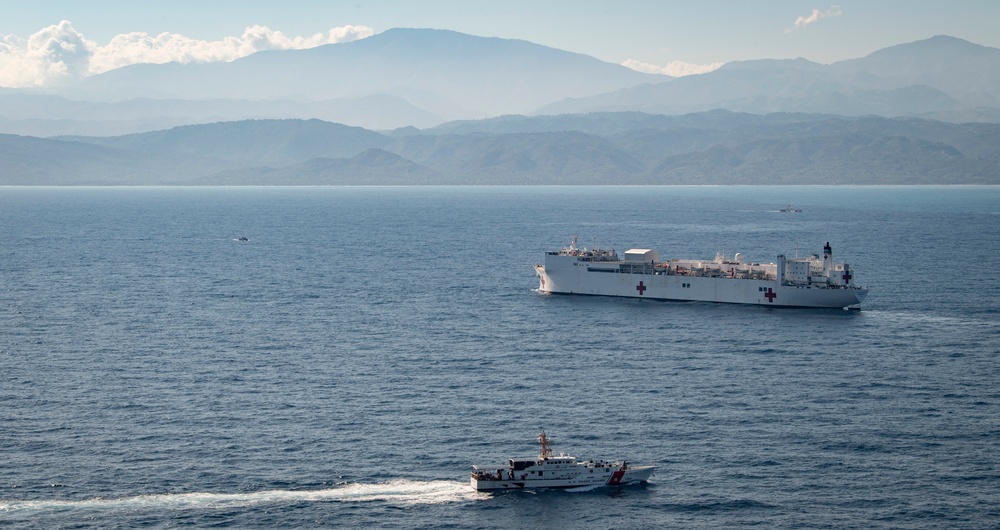 USNS Comfort sails off the coast of Jeremie, Haiti