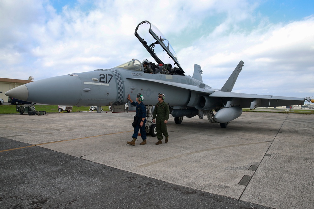 VMFA-312 Conducts Hot Refueling with 18th Logistics Readiness Squadron