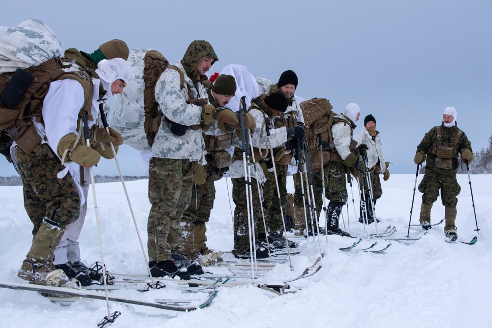 2d Reconnaissance Battalion Marines conduct cold weather training in Alaska