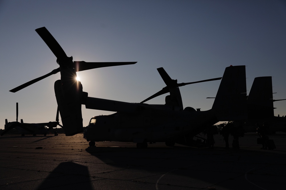 26th MEU Marines Simulate Forward Command Element Establishment