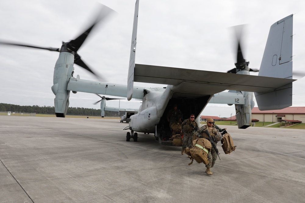 26th MEU Marines Simulate Forward Command Element Establishment