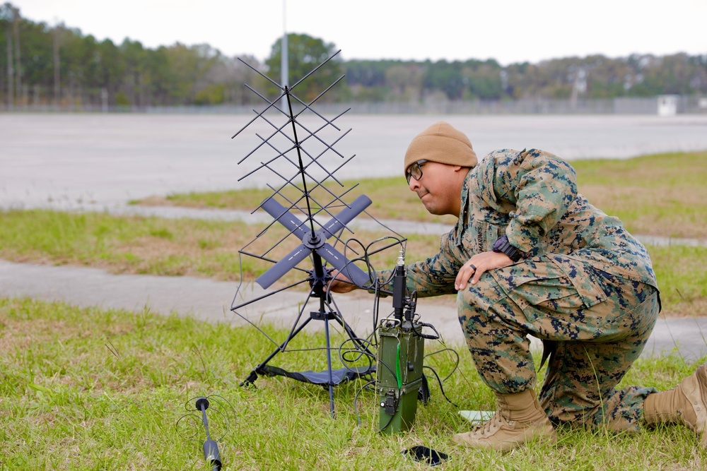 26th MEU Marines Simulate Forward Command Element Establishment