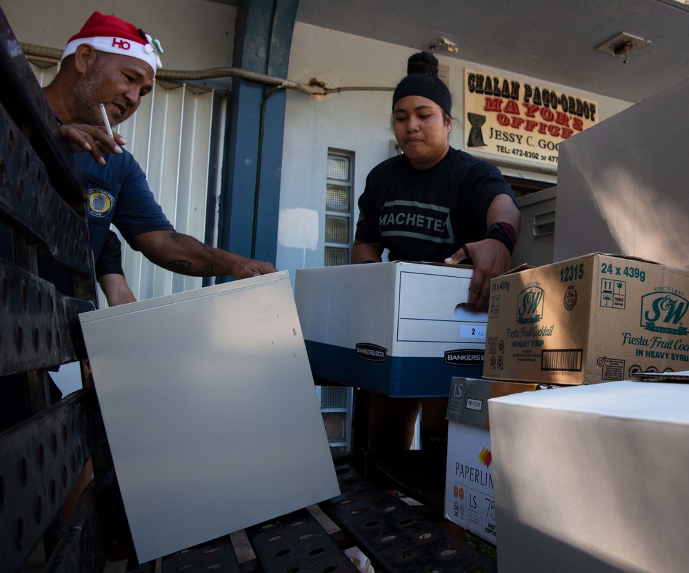 736 SFS Airmen volunteer to move Chalan Pago-Ordot mayor's office