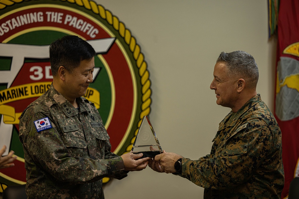 3rd Marine Logistics Group conducts key leader engagement with Republic of Korea General 