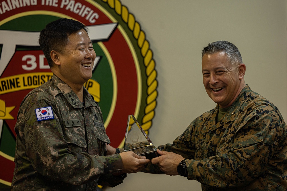 3rd Marine Logistics Group conducts key leader engagement with Republic of Korea General 