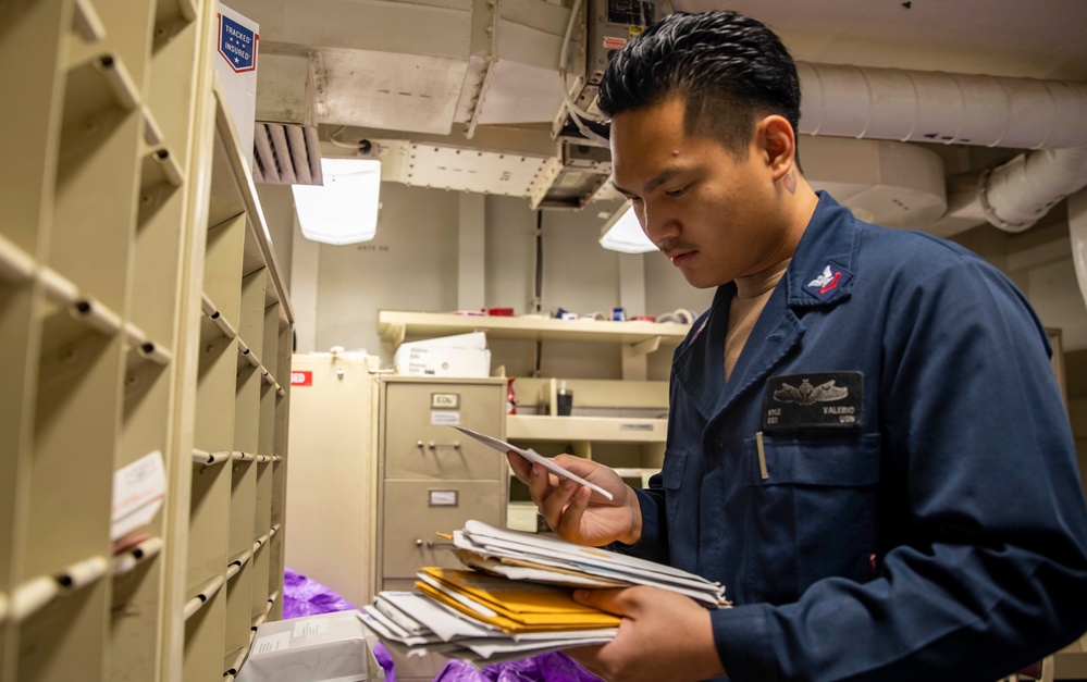 DVIDS Images Makin Island Mail [Image 1 of 3]