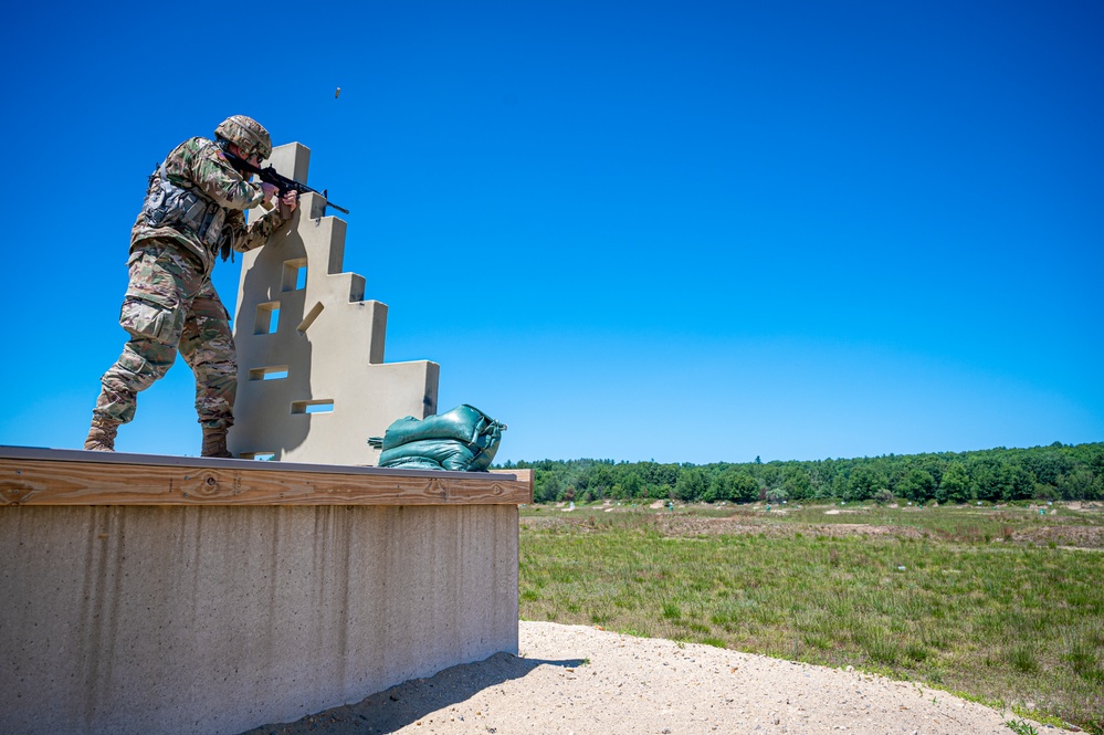 CTNG JFHQ Qualifies at the range