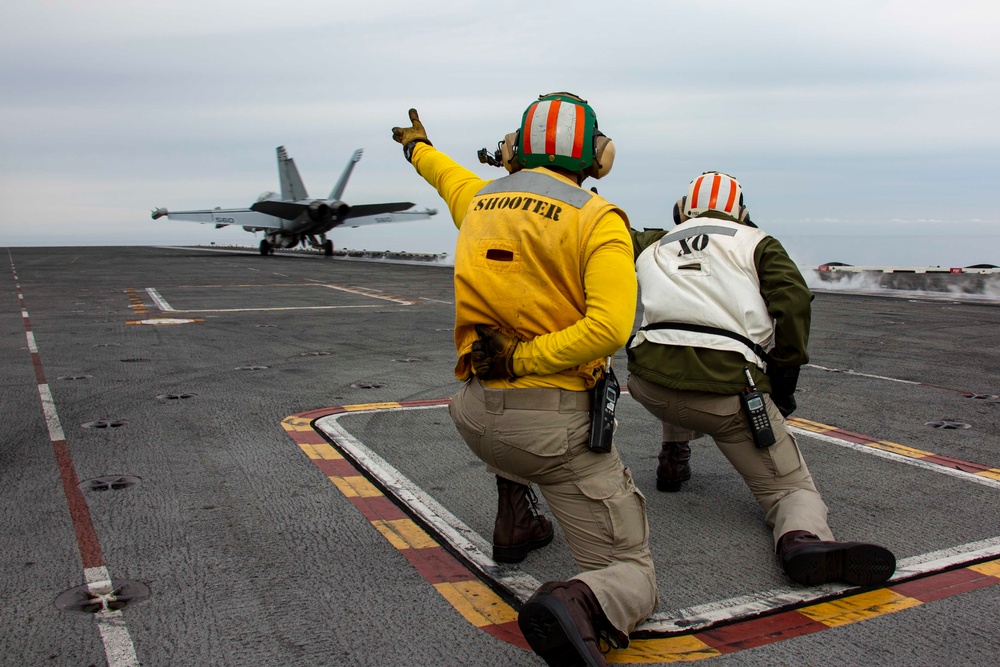 Abraham Lincoln conducts flight operations