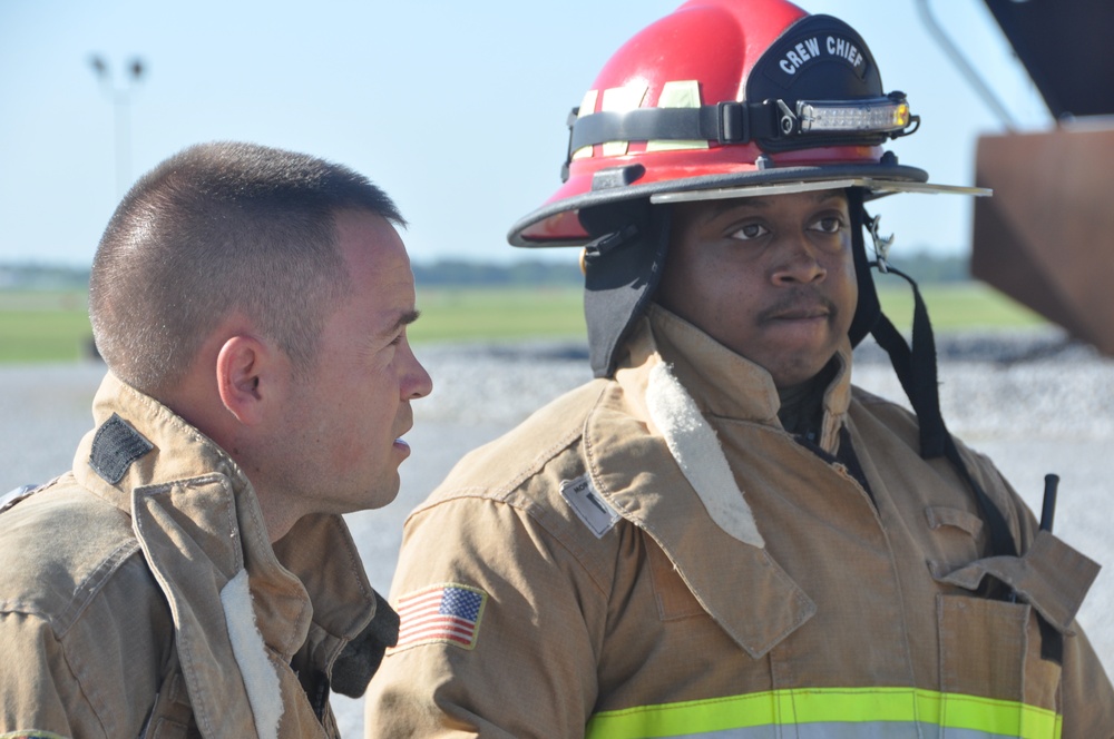 908th Firefighters conduct structure fire training