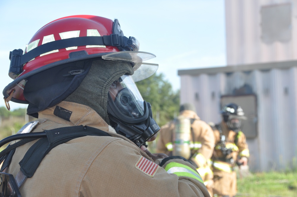 908th Firefighters conduct structure fire training