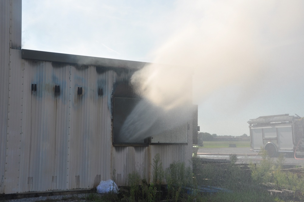 908th Firefighters conduct structure fire training