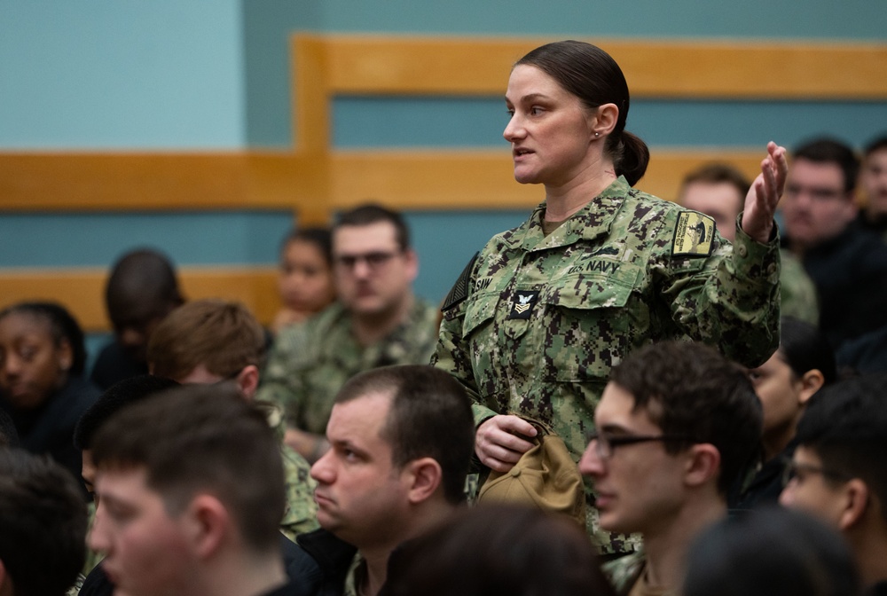 Dvids Images Mcpon James Honea And Ombudsman At Large Evelyn Honea Visit Naval Station 6254