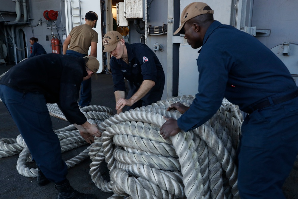 USS Abraham Lincoln pulls in to port