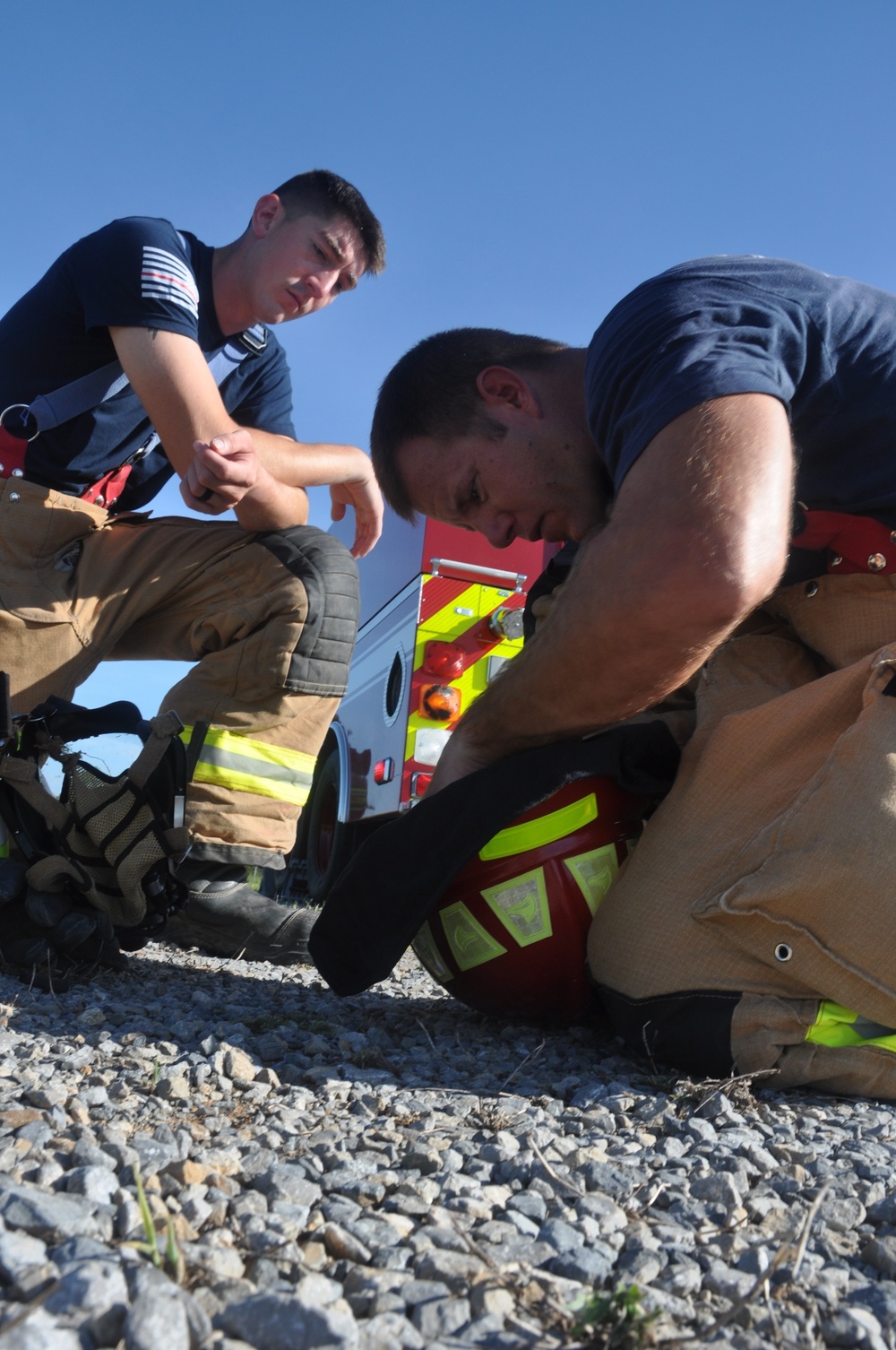 908th Firefighters conduct structure fire training