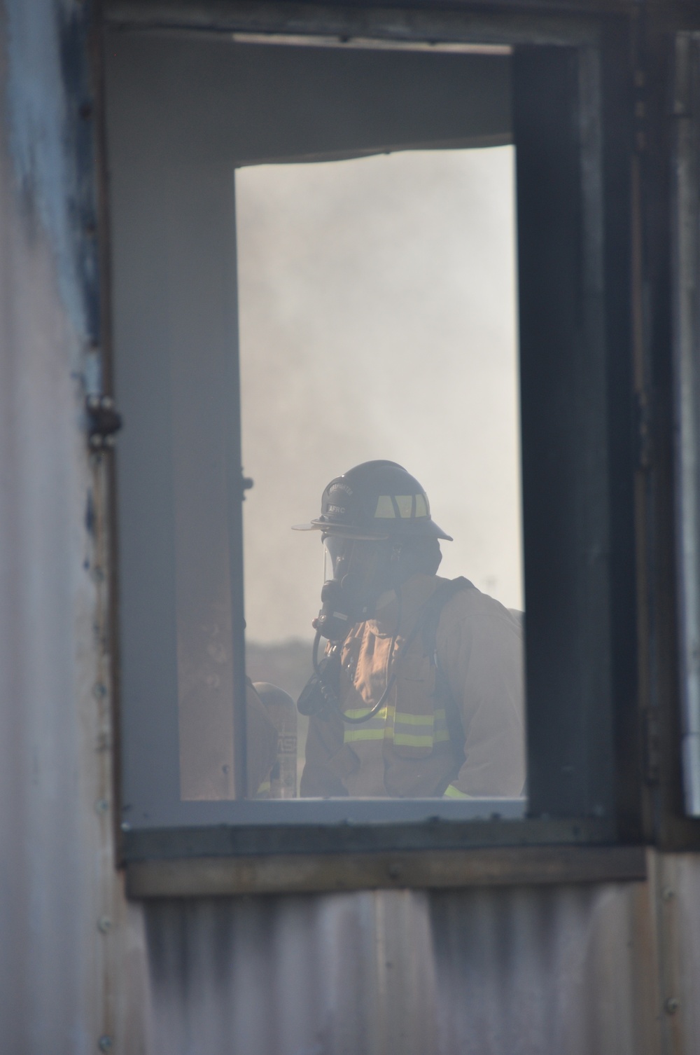 908th Firefighters conduct structure fire training