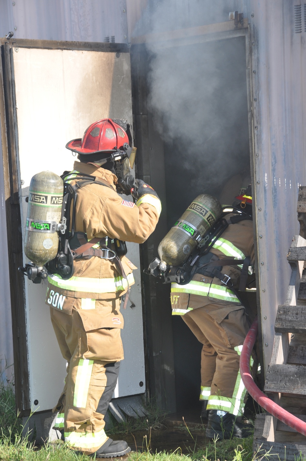 908th Firefighters conduct structure fire training