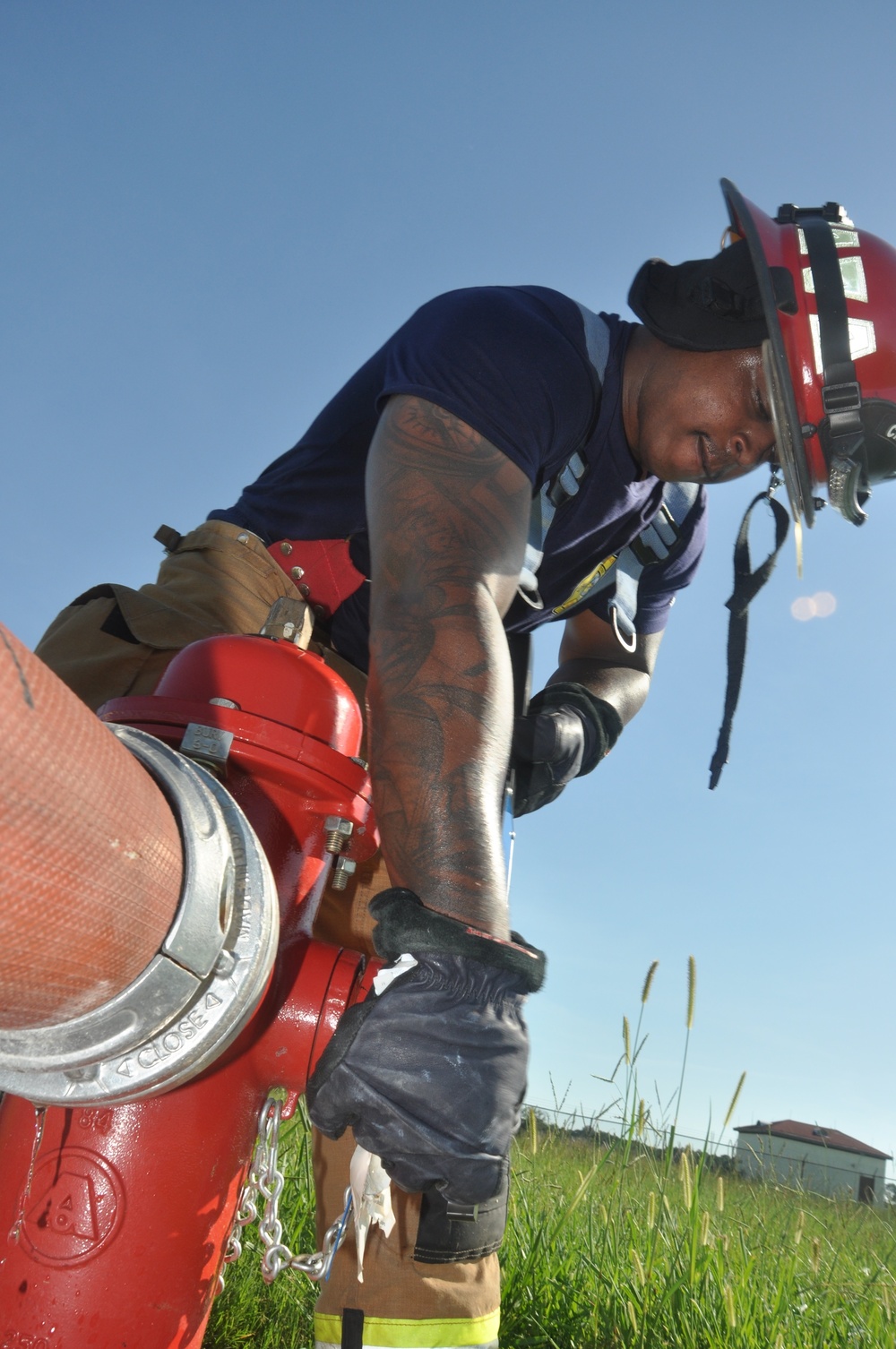 908th Firefighters conduct structure fire training