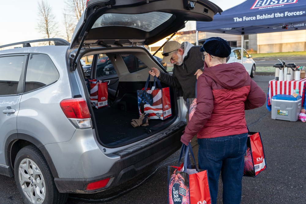 Volunteers from the 142nd Wing and USO participate in &quot;Everything but the Turkey&quot; food drive