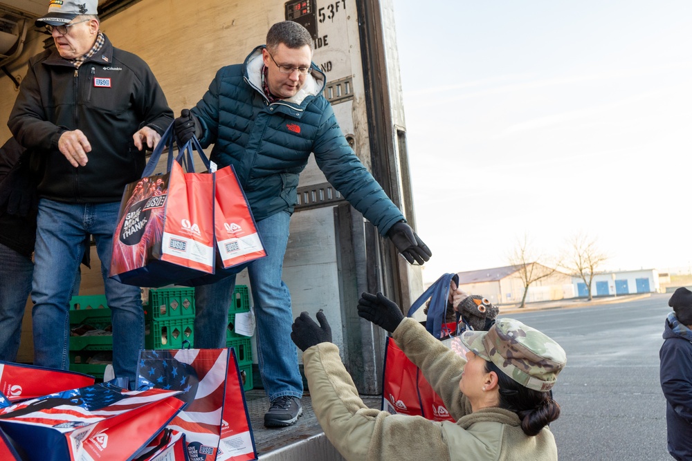 Volunteers from the 142nd Wing and USO participate in &quot;Everything but the Turkey&quot; food drive