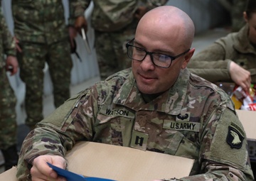 Romanians Gift Giving Ceremony for the 101st Airborne Division
