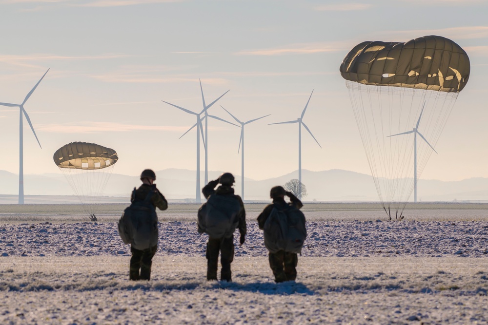 Paratroopers at the Alzey Drop Zone