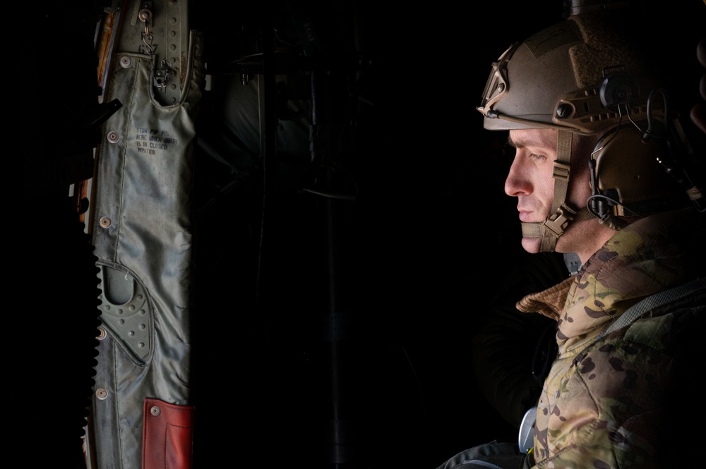 DVIDS - Images - NATO allies conduct joint drop training [Image 5 of 9]