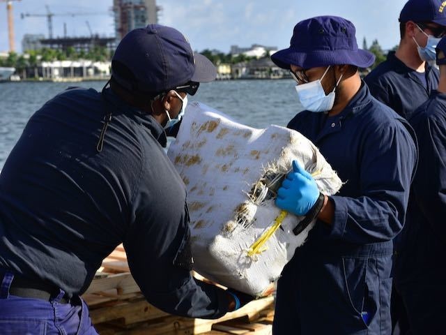 Coast Guard Cutter Forward offloads $176 million worth of cocaine in Port Everglades