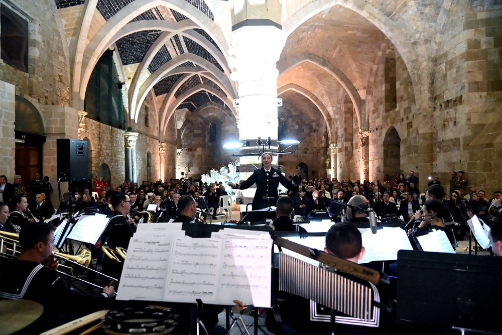 NAVEUR-NAVAF Band Performs Holiday Concert in Siracusa