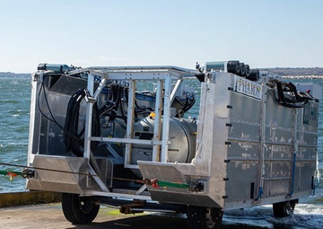 U.S. Navy demonstrates new launch and recovery solutions for large unmanned undersea vehicles