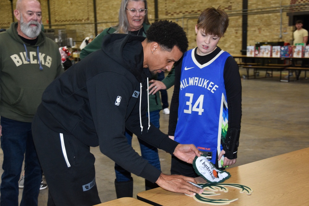 Milwaukee Buck scores winning play with families of deployed Wisconsin Guard members