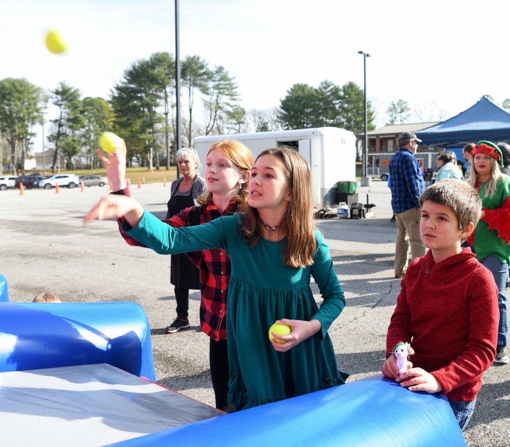 Arnold AFB celebrates the season with Family Holiday Bazaar
