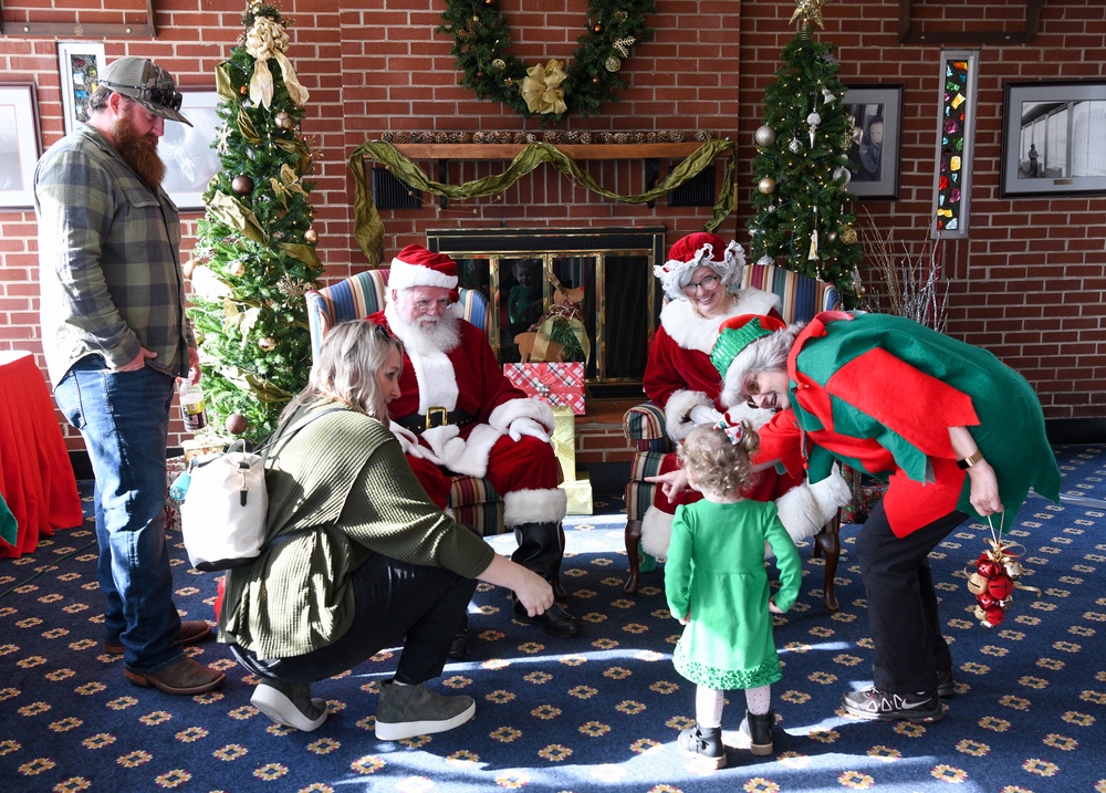 Arnold AFB celebrates the season with Family Holiday Bazaar