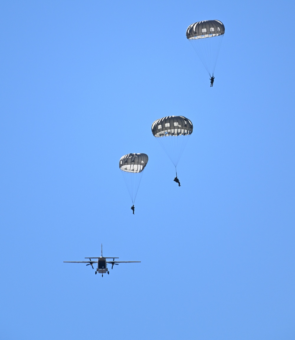 USAJFKSWCS Conducts Airborne Operations