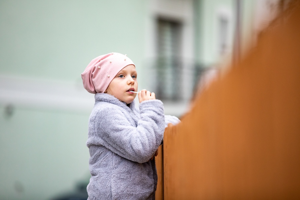 Paratroopers spend day with Ukrainian refugees in Poland