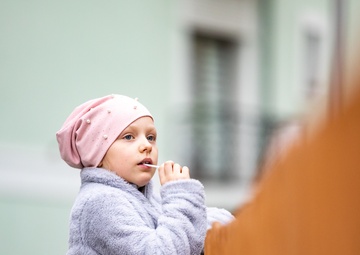 Paratroopers spend day with Ukrainian refugees in Poland