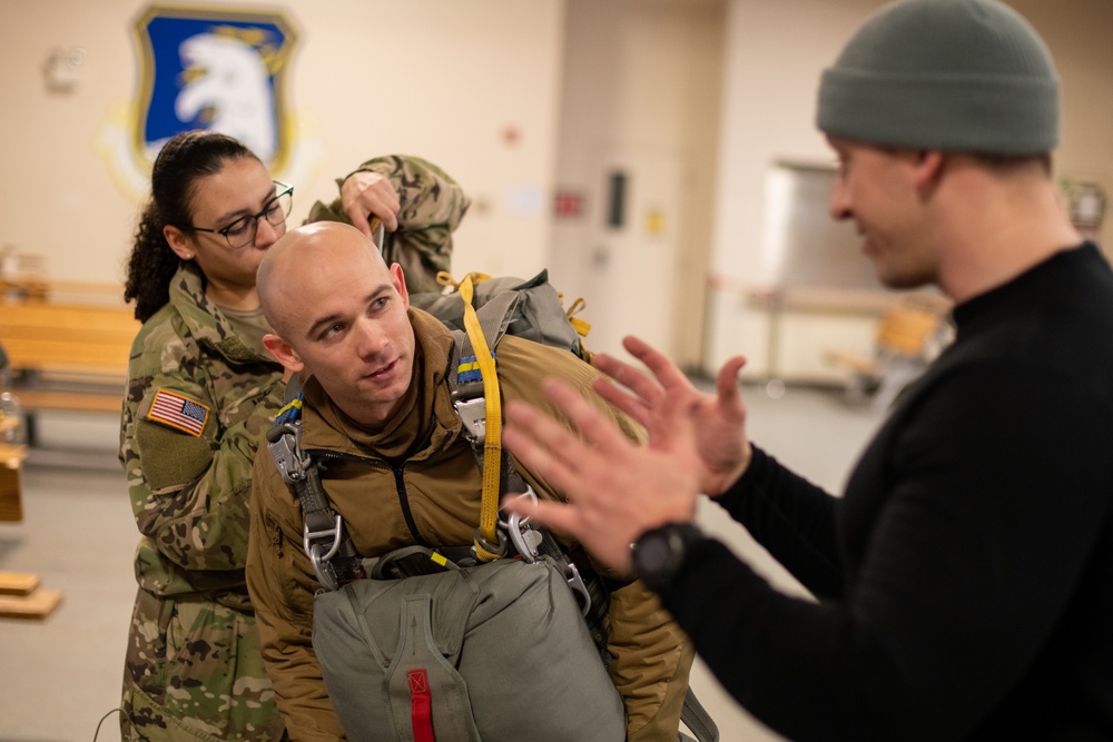 DVIDS Images JBER TACPs suit up for coldweather jump [Image 2 of 10]