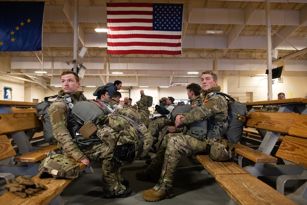 DVIDS Images JBER TACPs suit up for coldweather jump [Image 10 of 10]