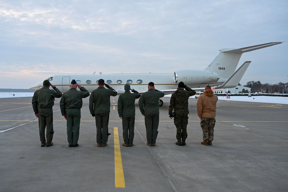 CSAF, SecAF and CMSAF visit 52nd OG Det 1