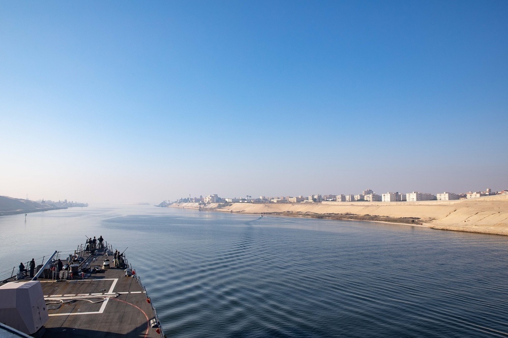 USS Truxtun transits Suez Canal