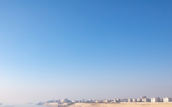 USS Truxtun transits Suez Canal
