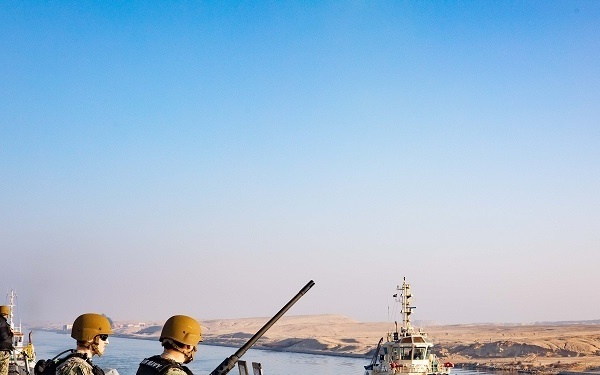 USS Truxtun transits Suez Canal