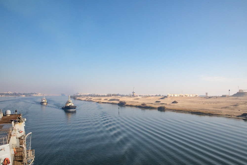 USS Truxtun transits Suez Canal