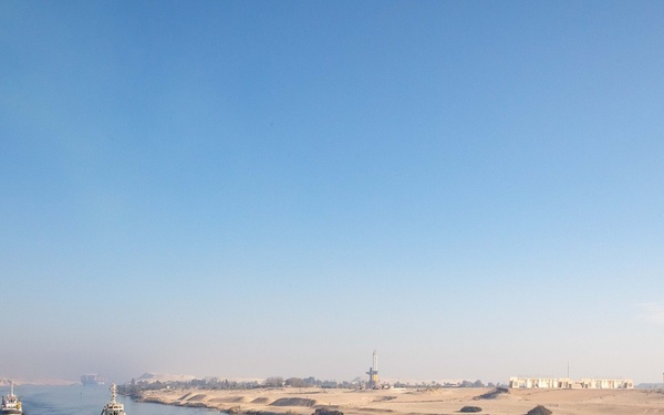 USS Truxtun transits Suez Canal