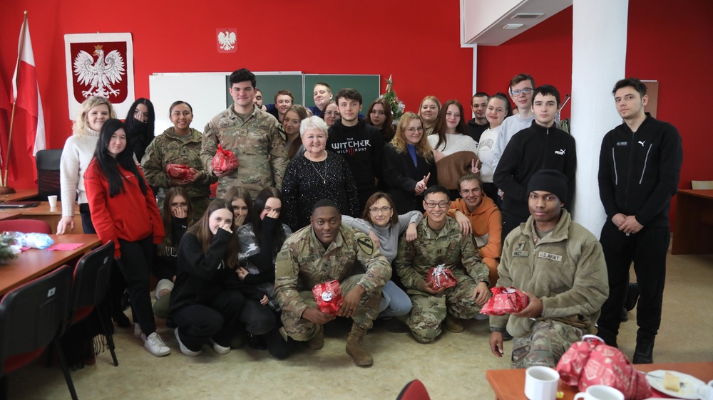 GREYWOLF Troopers Visit Polish Students