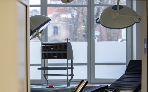 1st Inf. Div. Surgeon Tours New ER Wing Bolesławiec, Poland