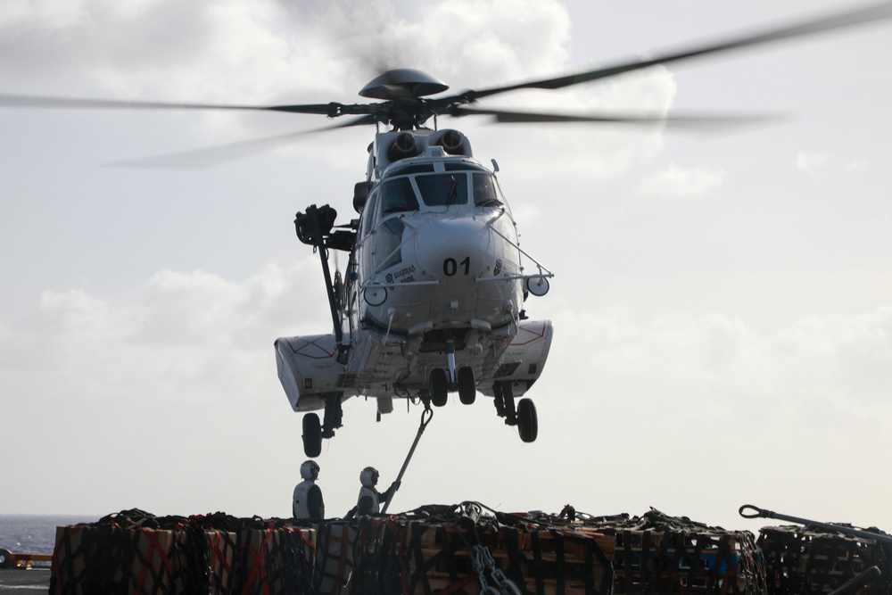 USS Makin Island vertical replenishment