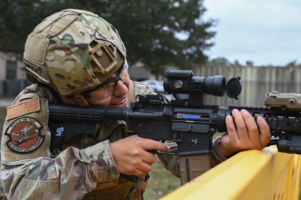 SFS train to shoot, move, communicate